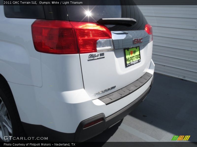 Olympic White / Light Titanium 2011 GMC Terrain SLE