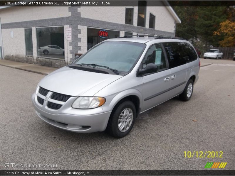 Bright Silver Metallic / Taupe 2002 Dodge Grand Caravan SE