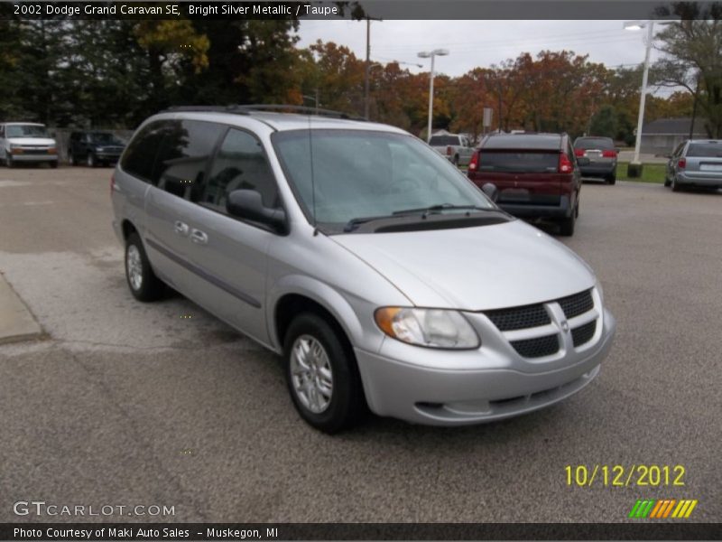 Bright Silver Metallic / Taupe 2002 Dodge Grand Caravan SE