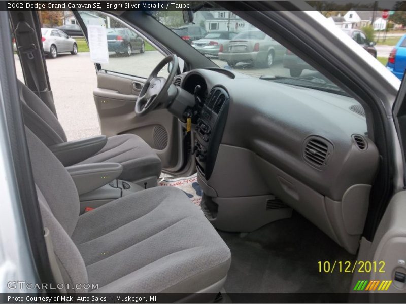 Bright Silver Metallic / Taupe 2002 Dodge Grand Caravan SE
