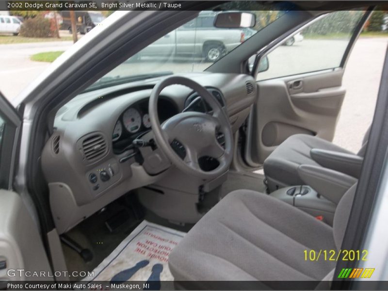 Bright Silver Metallic / Taupe 2002 Dodge Grand Caravan SE
