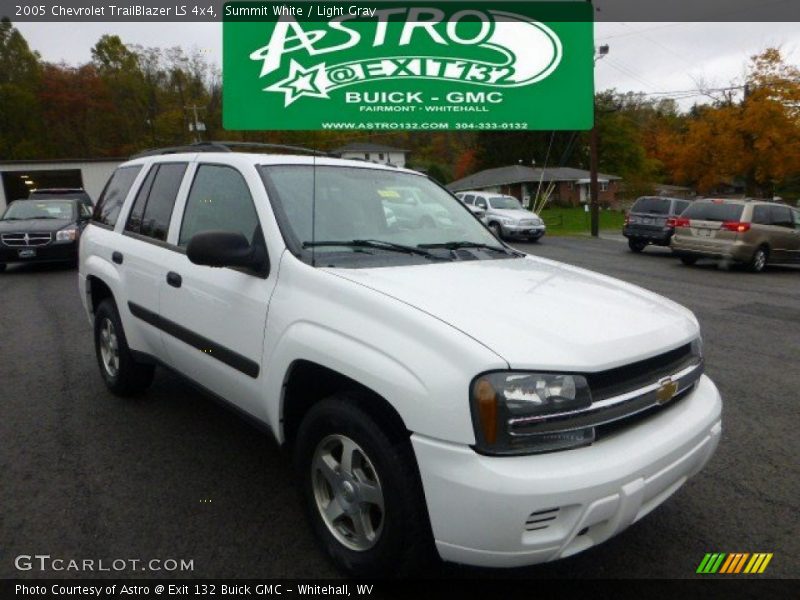 Summit White / Light Gray 2005 Chevrolet TrailBlazer LS 4x4