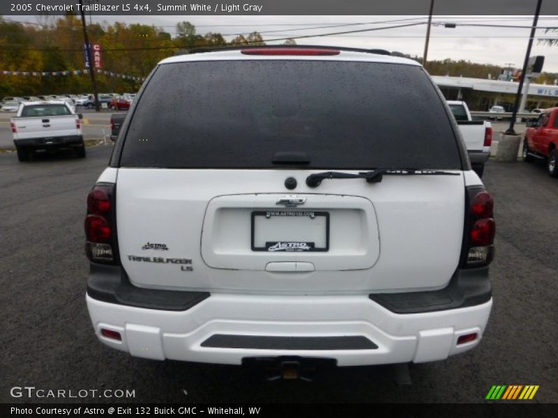 Summit White / Light Gray 2005 Chevrolet TrailBlazer LS 4x4