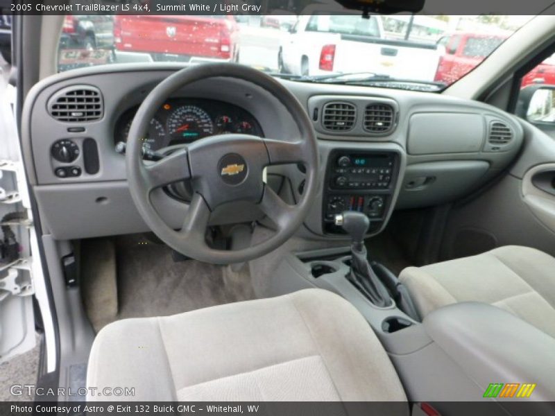 Summit White / Light Gray 2005 Chevrolet TrailBlazer LS 4x4