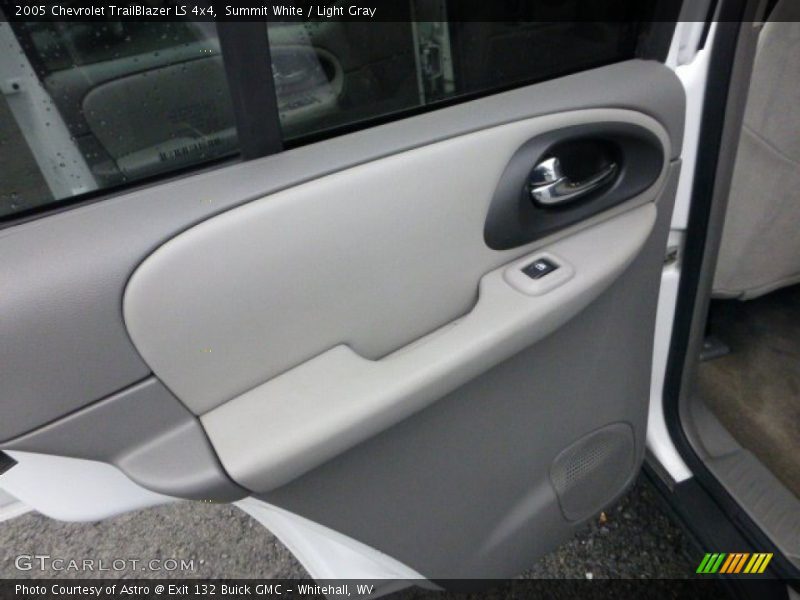 Summit White / Light Gray 2005 Chevrolet TrailBlazer LS 4x4