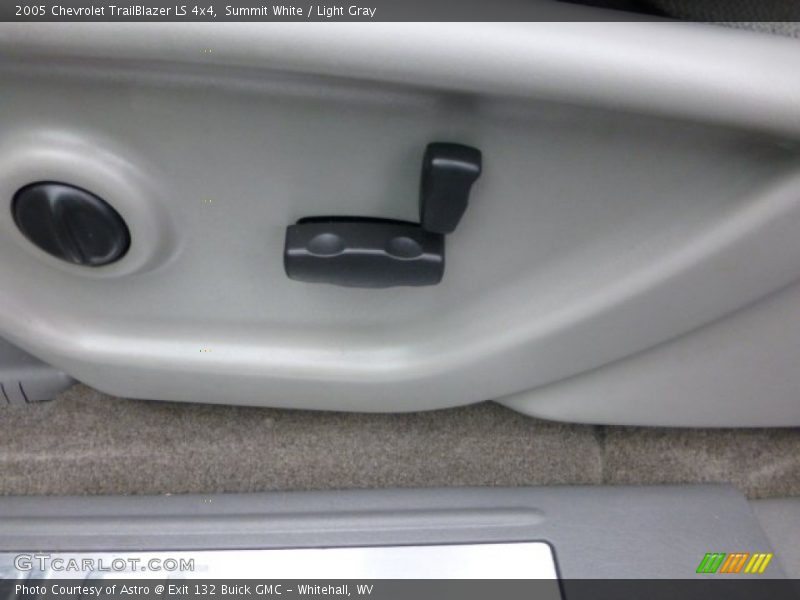Summit White / Light Gray 2005 Chevrolet TrailBlazer LS 4x4