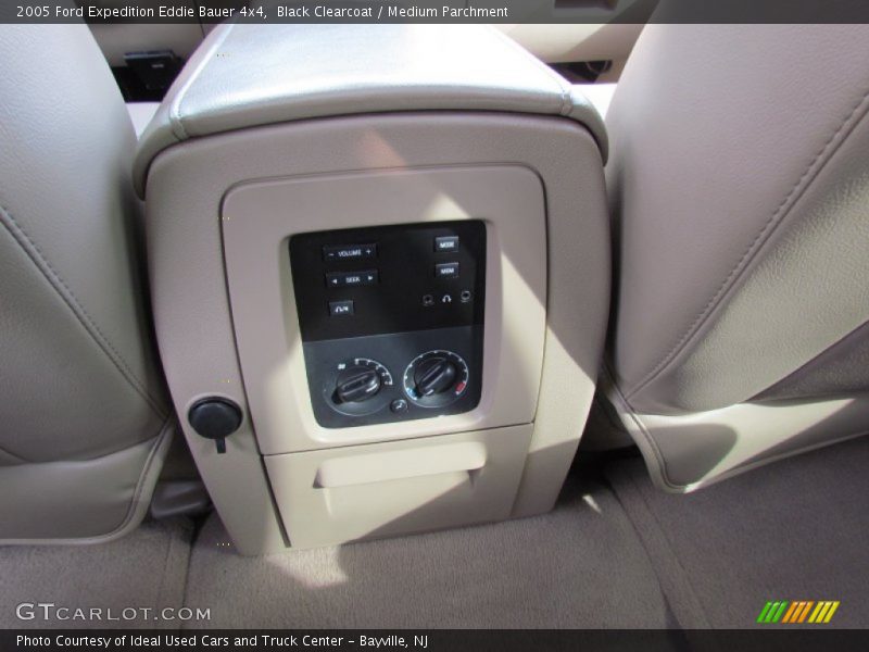 Black Clearcoat / Medium Parchment 2005 Ford Expedition Eddie Bauer 4x4