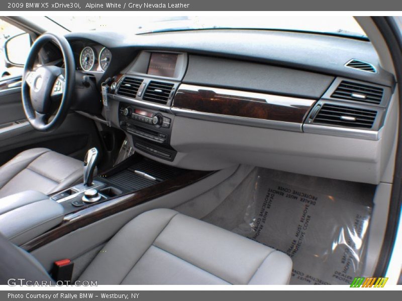 Alpine White / Grey Nevada Leather 2009 BMW X5 xDrive30i