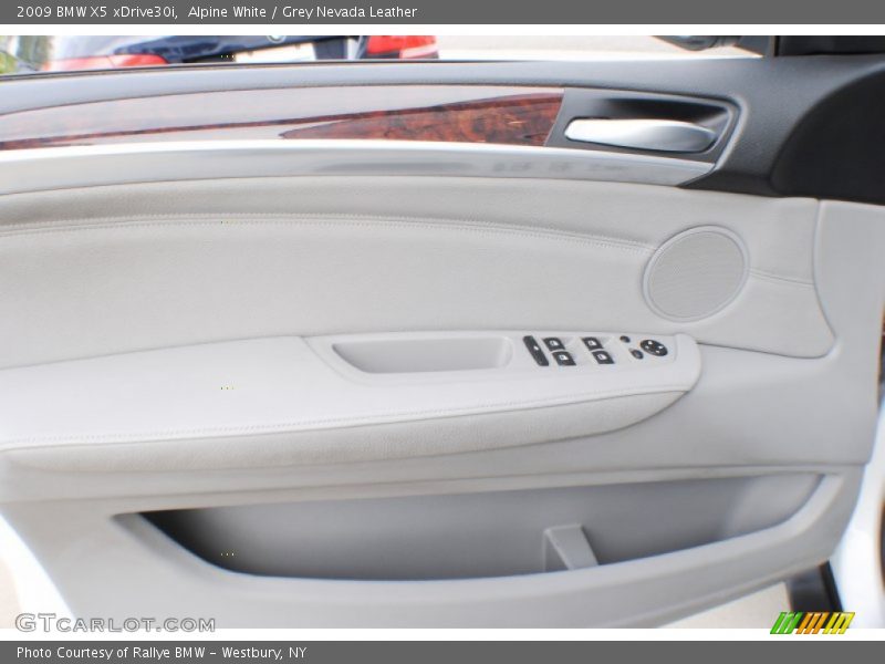 Alpine White / Grey Nevada Leather 2009 BMW X5 xDrive30i