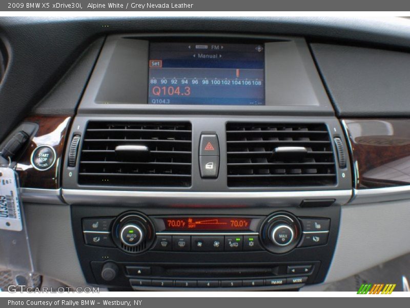 Alpine White / Grey Nevada Leather 2009 BMW X5 xDrive30i