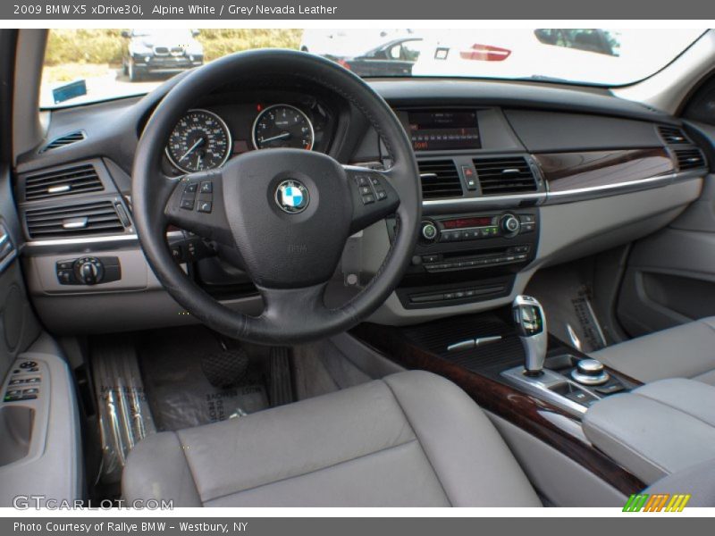 Alpine White / Grey Nevada Leather 2009 BMW X5 xDrive30i