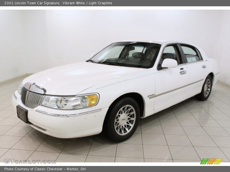 Vibrant White / Light Graphite 2001 Lincoln Town Car Signature