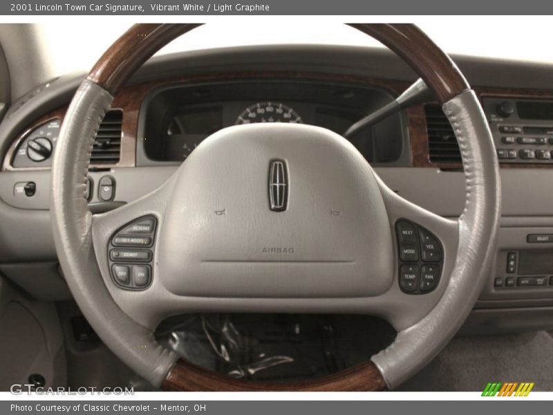 Vibrant White / Light Graphite 2001 Lincoln Town Car Signature
