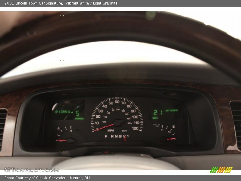 Vibrant White / Light Graphite 2001 Lincoln Town Car Signature