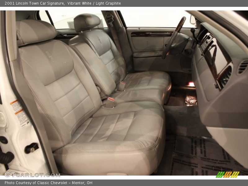 Vibrant White / Light Graphite 2001 Lincoln Town Car Signature