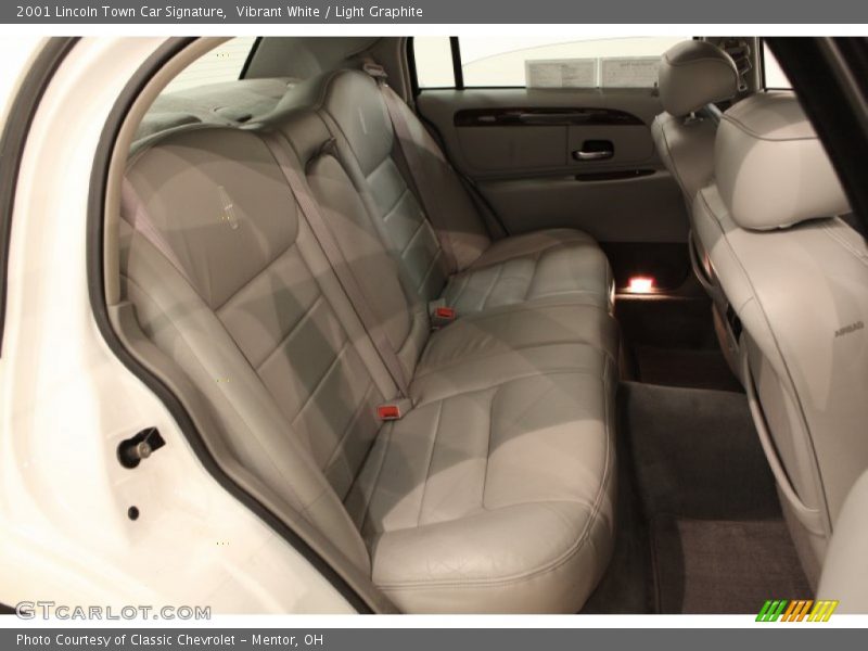 Vibrant White / Light Graphite 2001 Lincoln Town Car Signature