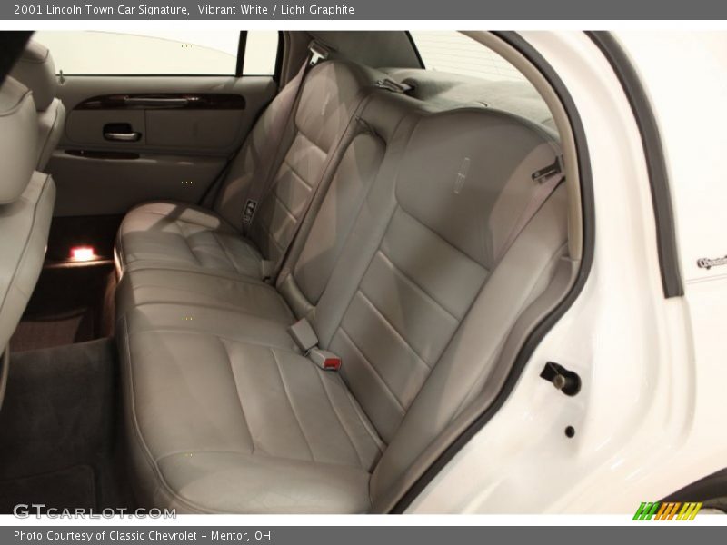 Vibrant White / Light Graphite 2001 Lincoln Town Car Signature