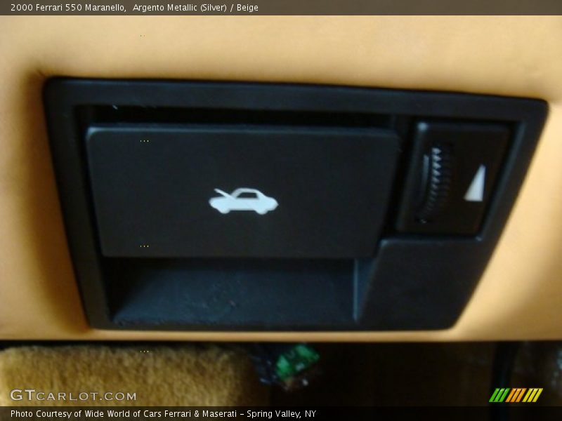 Argento Metallic (Silver) / Beige 2000 Ferrari 550 Maranello