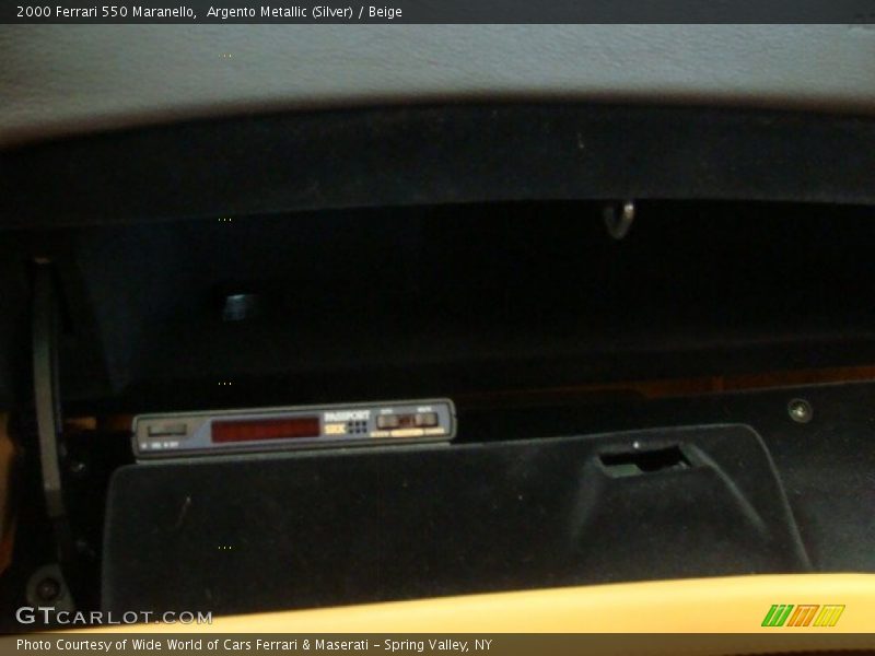 Argento Metallic (Silver) / Beige 2000 Ferrari 550 Maranello