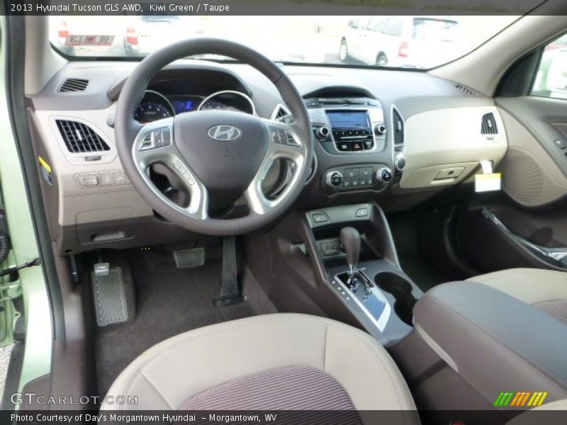 Dashboard of 2013 Tucson GLS AWD