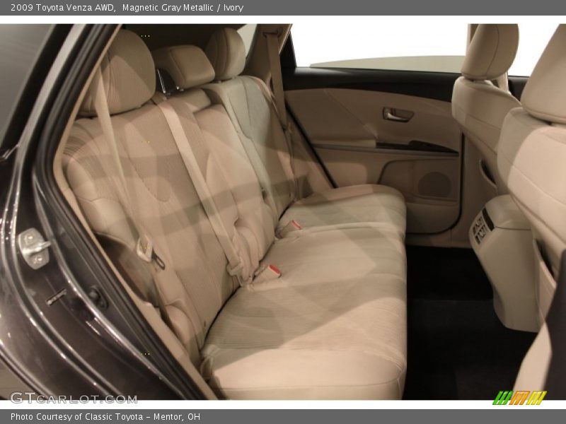 Magnetic Gray Metallic / Ivory 2009 Toyota Venza AWD