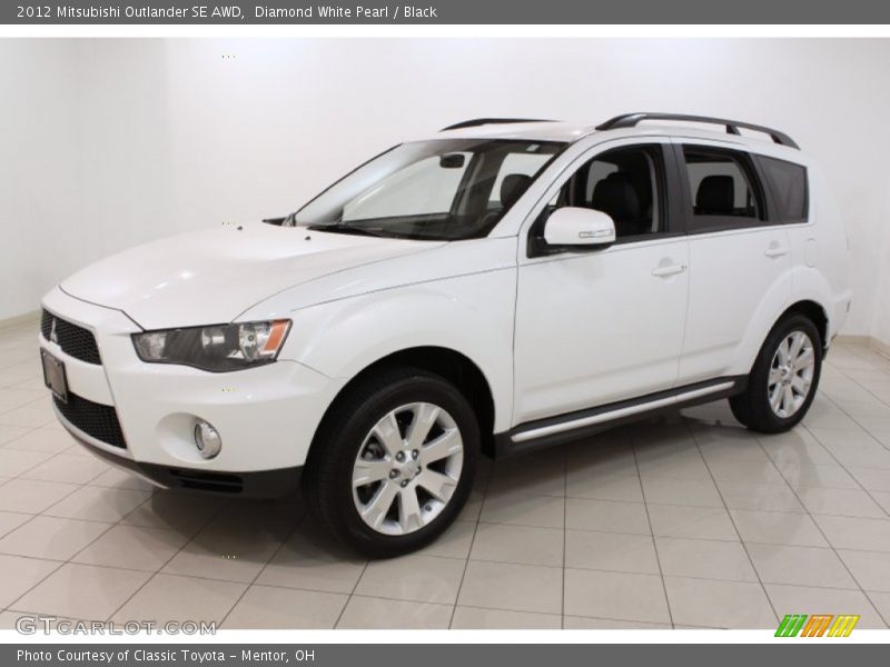 Diamond White Pearl / Black 2012 Mitsubishi Outlander SE AWD