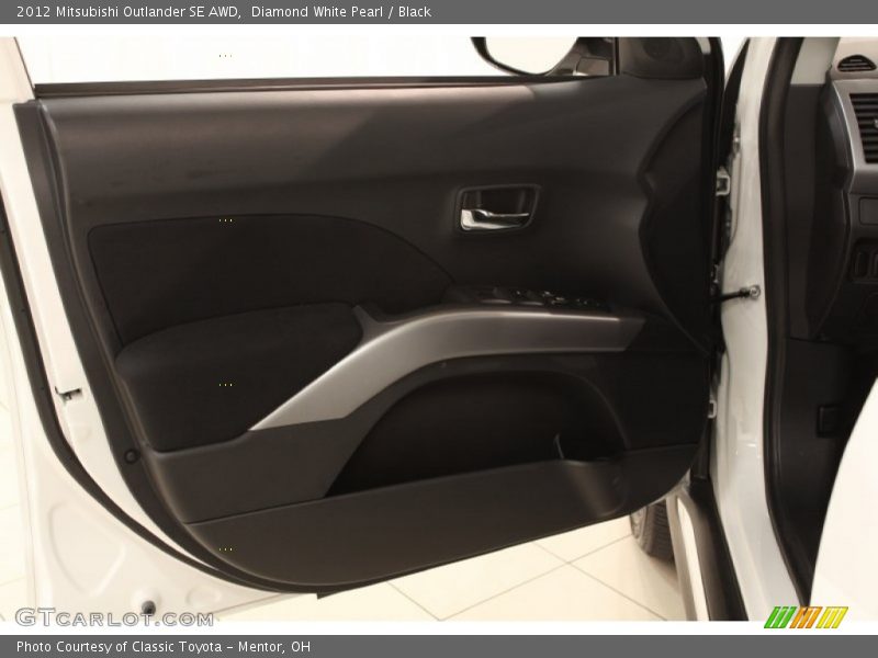 Diamond White Pearl / Black 2012 Mitsubishi Outlander SE AWD