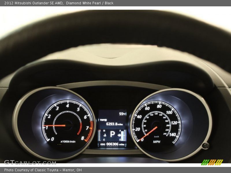 Diamond White Pearl / Black 2012 Mitsubishi Outlander SE AWD
