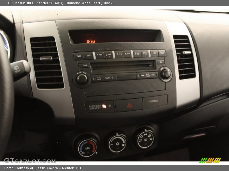 Diamond White Pearl / Black 2012 Mitsubishi Outlander SE AWD