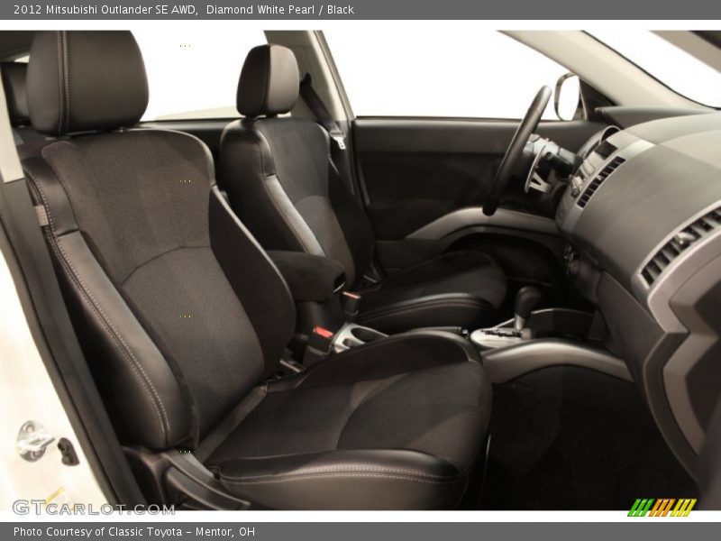 Diamond White Pearl / Black 2012 Mitsubishi Outlander SE AWD