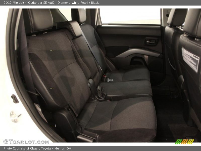 Diamond White Pearl / Black 2012 Mitsubishi Outlander SE AWD