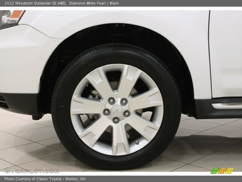 Diamond White Pearl / Black 2012 Mitsubishi Outlander SE AWD