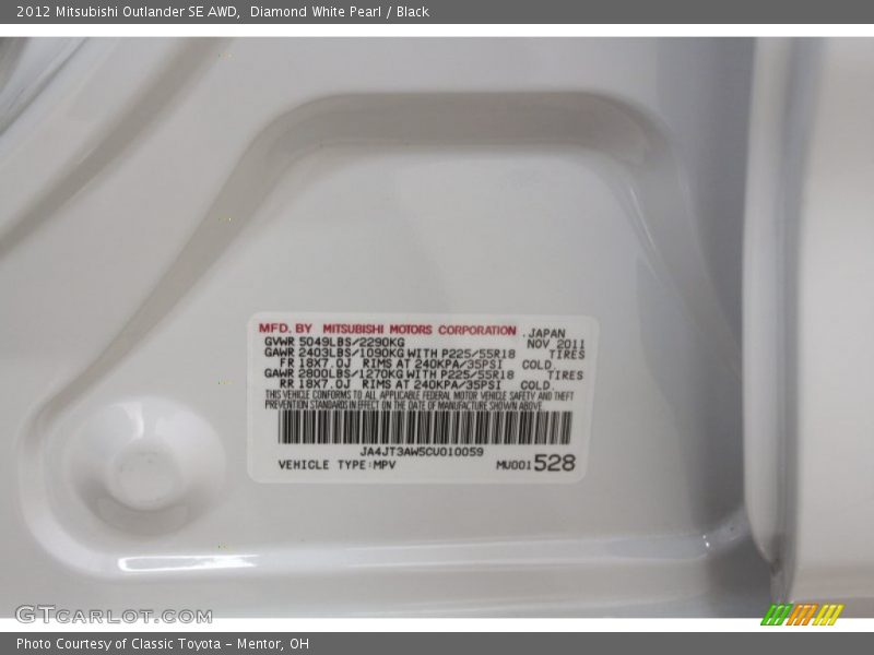 Diamond White Pearl / Black 2012 Mitsubishi Outlander SE AWD