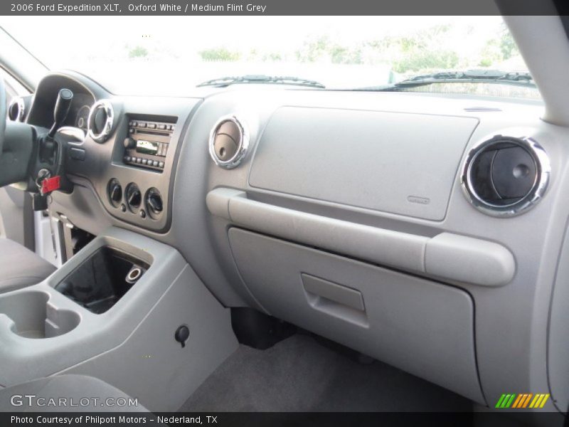 Oxford White / Medium Flint Grey 2006 Ford Expedition XLT