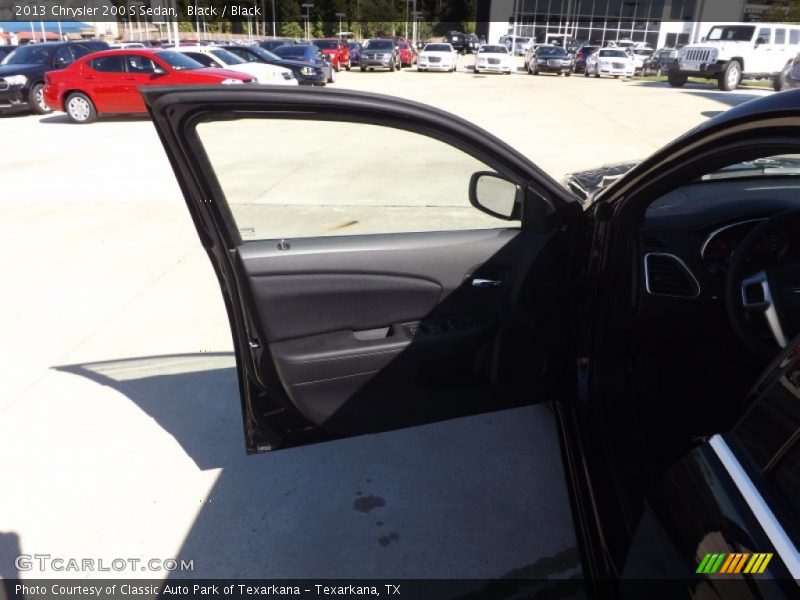 Black / Black 2013 Chrysler 200 S Sedan