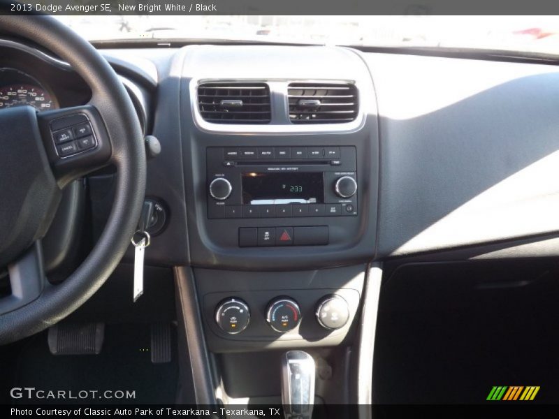 New Bright White / Black 2013 Dodge Avenger SE