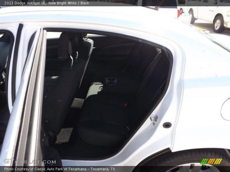 New Bright White / Black 2013 Dodge Avenger SE