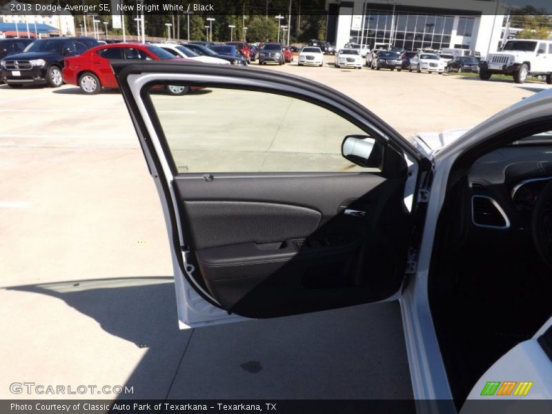 New Bright White / Black 2013 Dodge Avenger SE