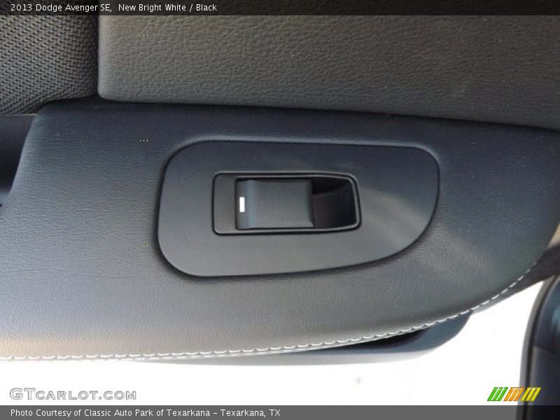New Bright White / Black 2013 Dodge Avenger SE