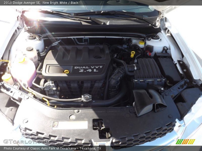 New Bright White / Black 2013 Dodge Avenger SE