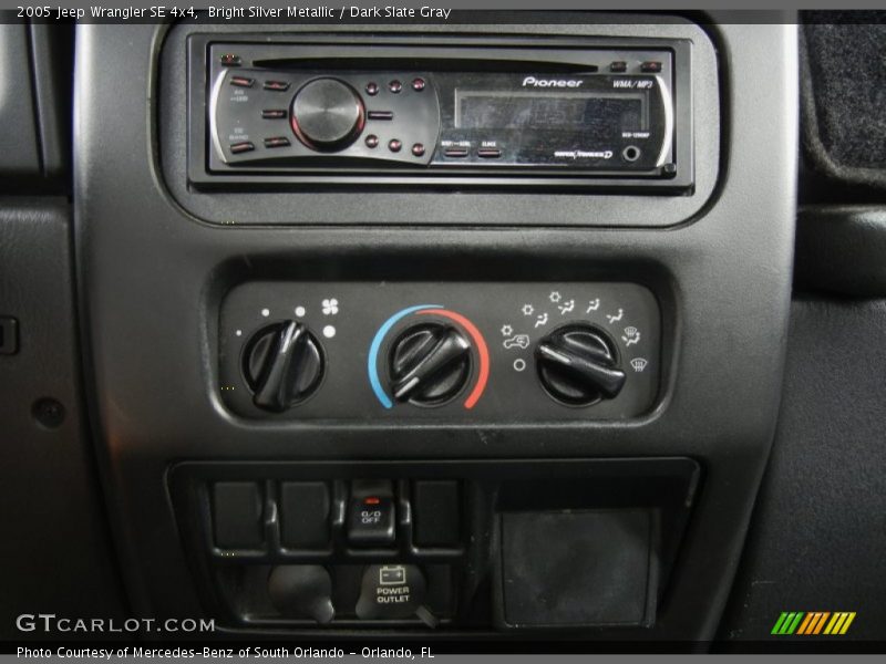 Bright Silver Metallic / Dark Slate Gray 2005 Jeep Wrangler SE 4x4
