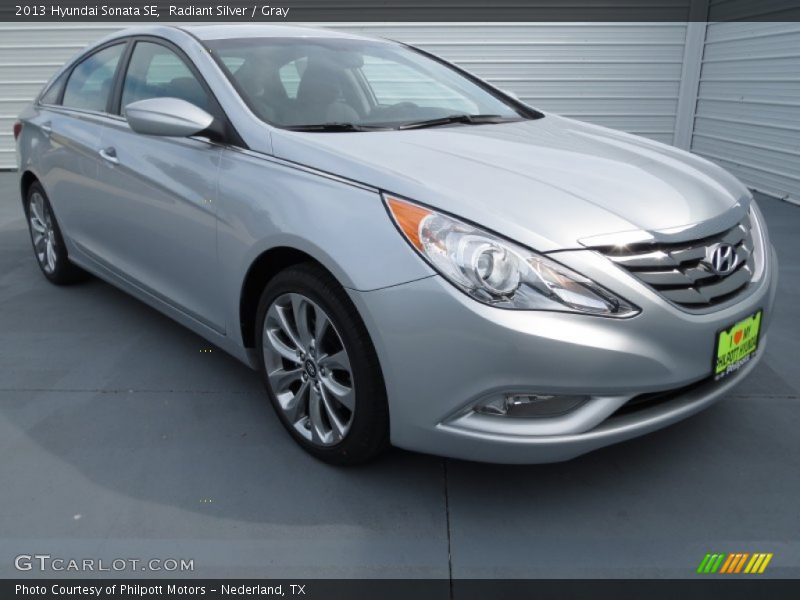 Radiant Silver / Gray 2013 Hyundai Sonata SE