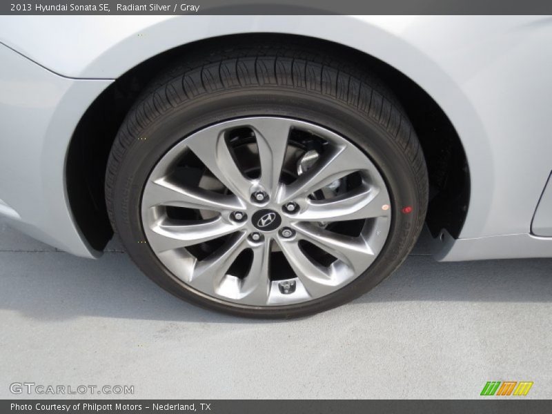 Radiant Silver / Gray 2013 Hyundai Sonata SE