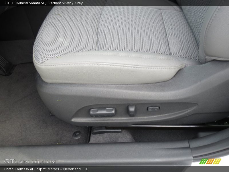 Radiant Silver / Gray 2013 Hyundai Sonata SE