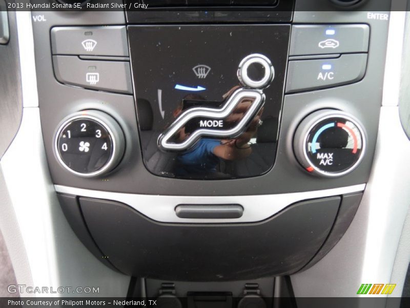 Radiant Silver / Gray 2013 Hyundai Sonata SE
