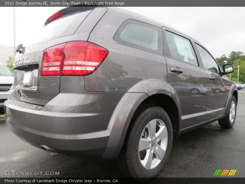 Storm Gray Pearl / Black/Light Frost Beige 2013 Dodge Journey SE