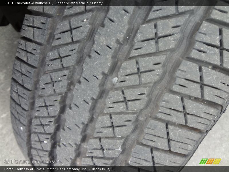 Sheer Silver Metallic / Ebony 2011 Chevrolet Avalanche LS