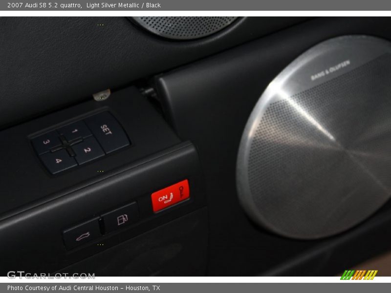 Light Silver Metallic / Black 2007 Audi S8 5.2 quattro