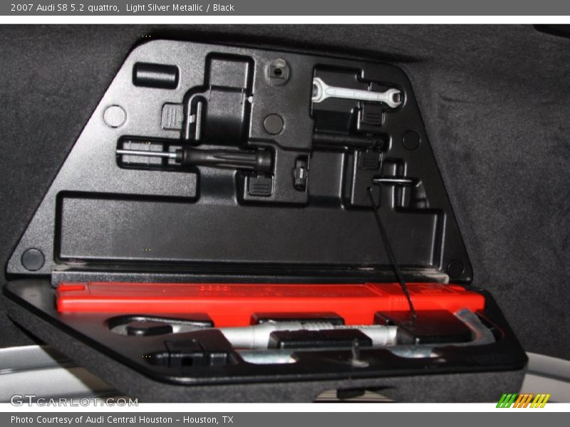Tool Kit of 2007 S8 5.2 quattro
