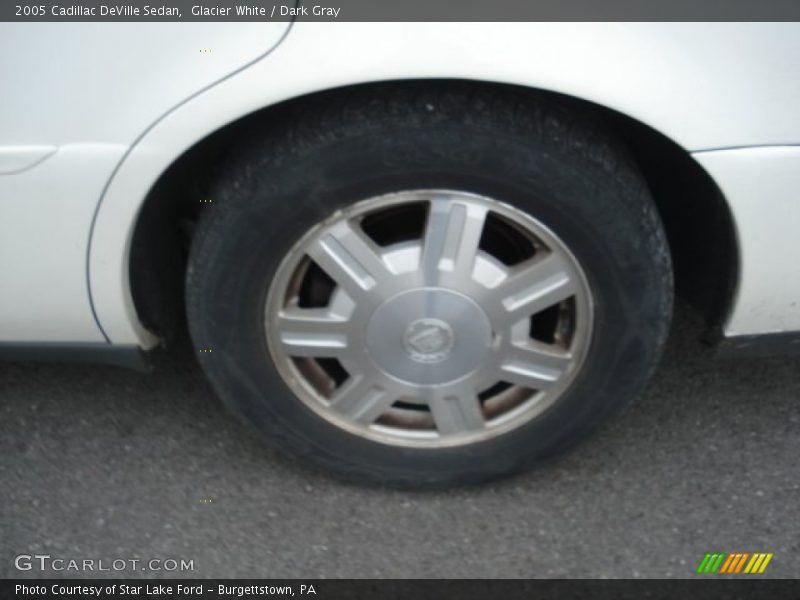 Glacier White / Dark Gray 2005 Cadillac DeVille Sedan